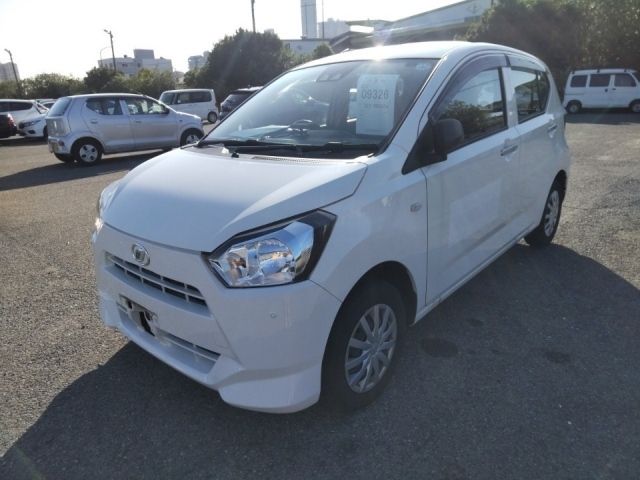 9326 Daihatsu Mira e s LA350S 2018 г. (LUM Kobe Nyusatsu)